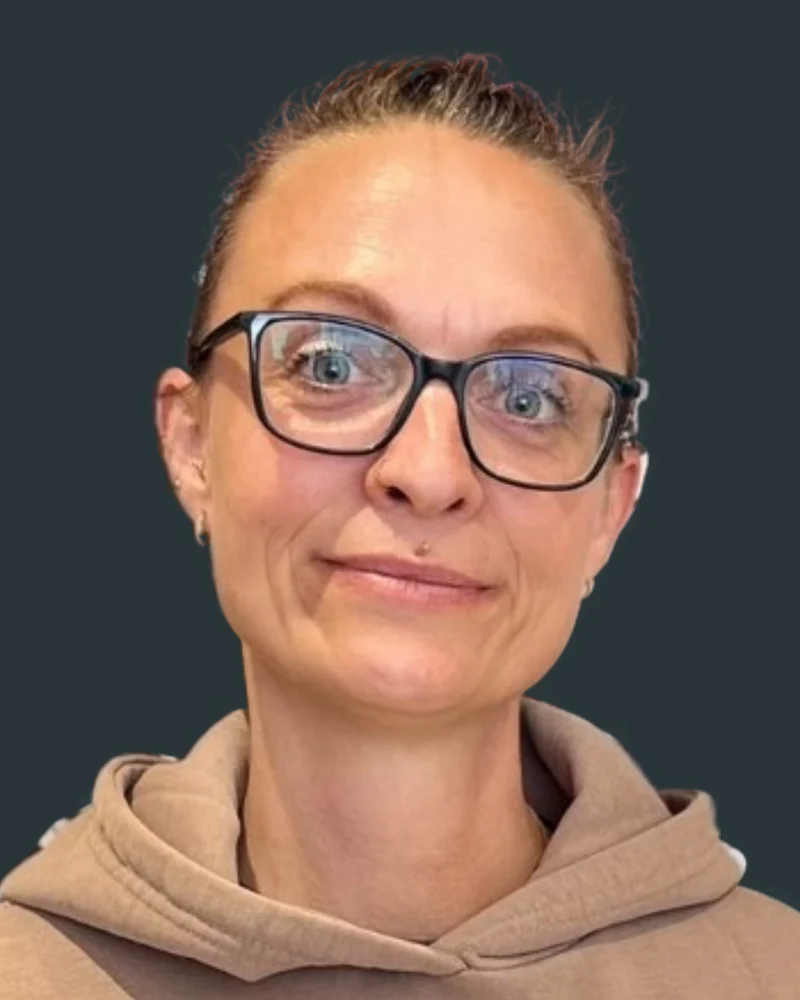 Jacky – Originalporträt mit neutralem Hintergrund