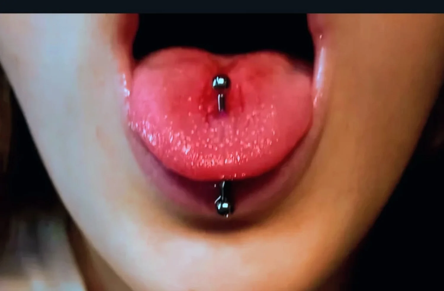 Zungenpiercing – Piercing-Arbeit von Jacky bei Gestochen Scharf Stendal