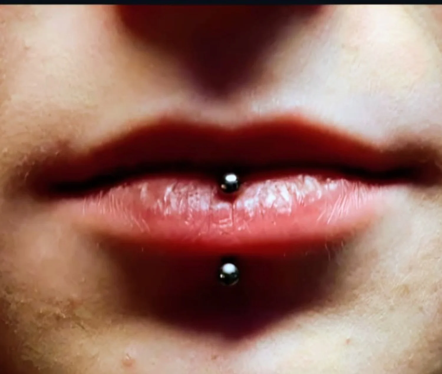 Vertikales Lippenpiercing – Piercing-Arbeit von Jacky bei Gestochen Scharf Stendal