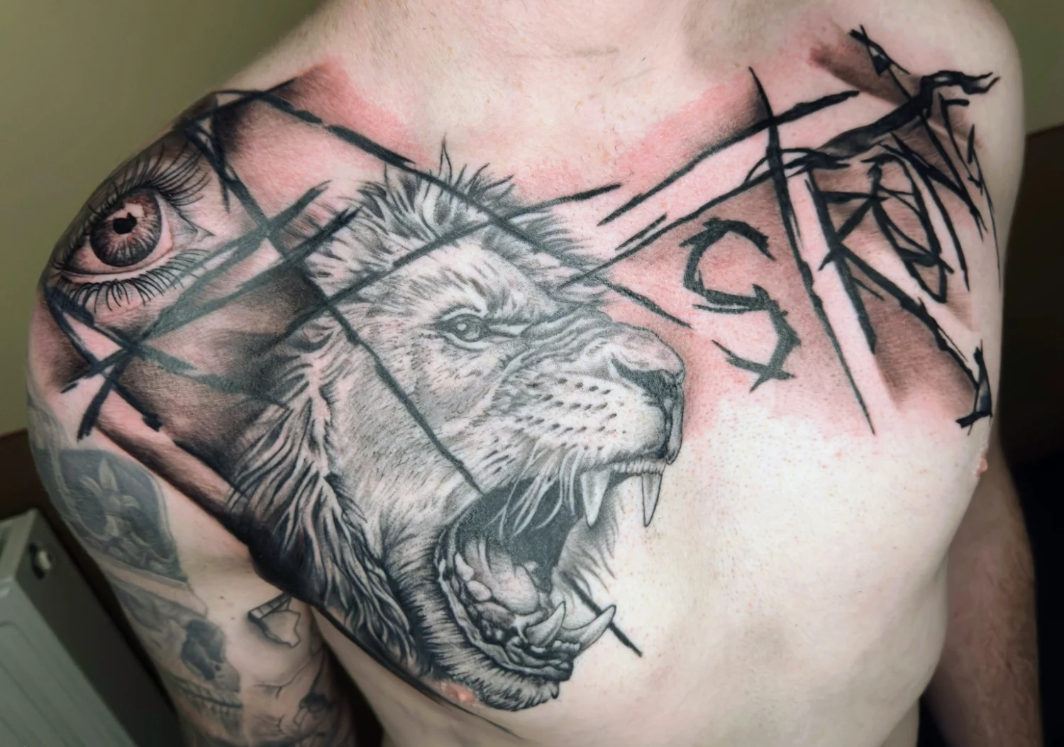 Tiger mit grafischen Akzenten – Tattoo-Arbeit von Silence